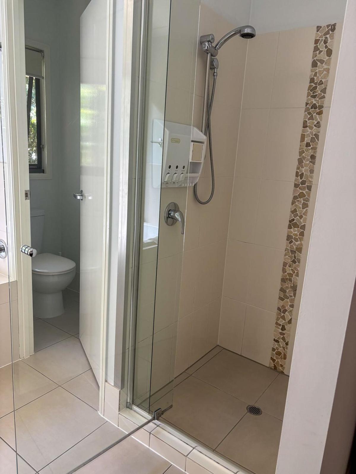Tranquil Getaways On Obi Maleny Hotel Room photo